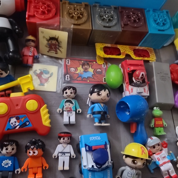 Ryan's World Super Surprise Toy Safe - Picture 5 of 5